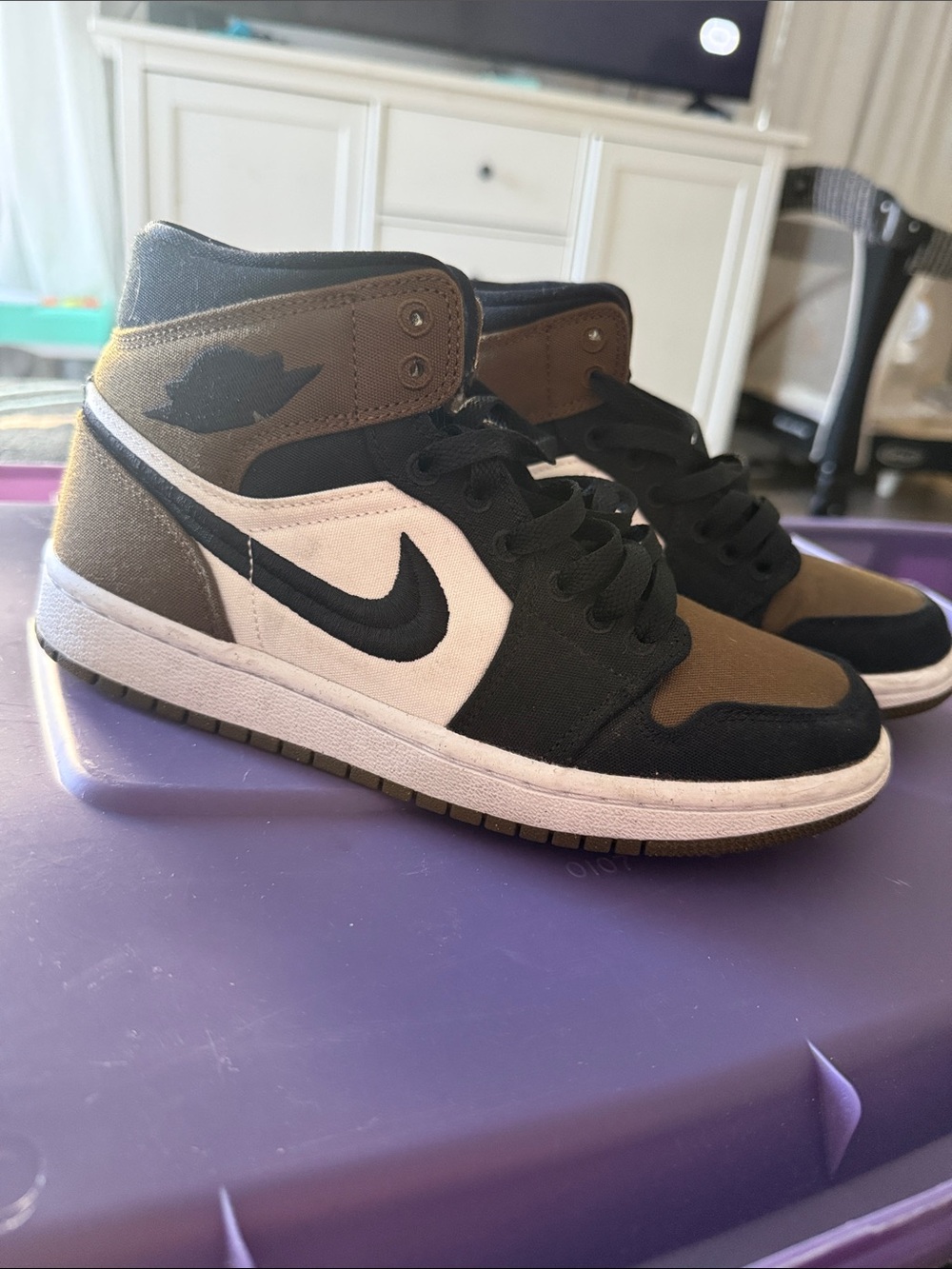 Nike women’s High-Top Sneakers in Black, Olive & White